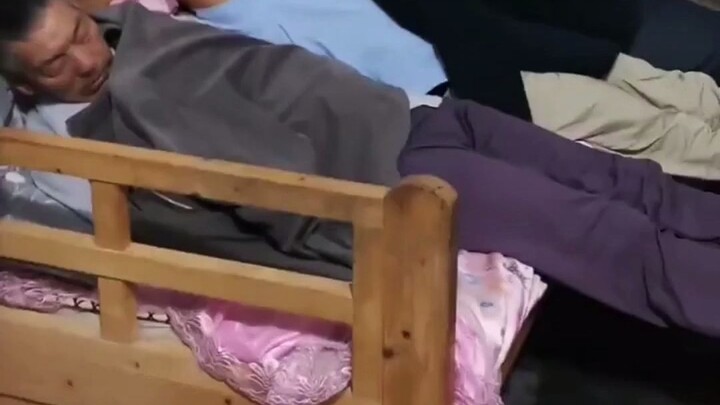 Two days before Mom passed away, at 4 a.m., her three sons were all sleeping right next to her.