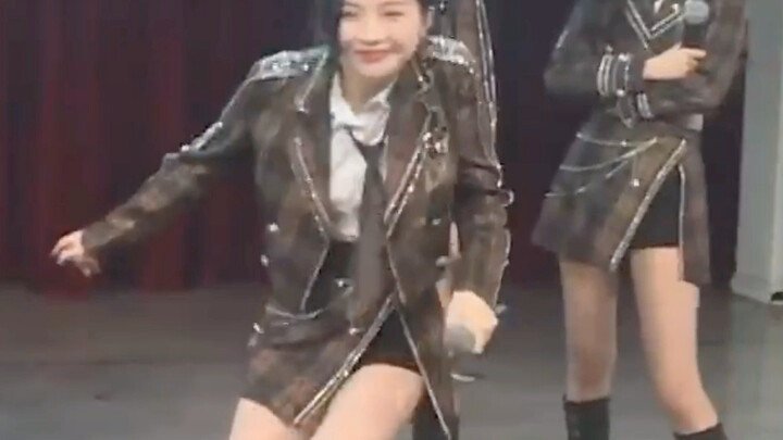 大型偶像团伙（x） 许杨玉琢 姜杉 李佳恩 赵天杨 林舒晴 农燕萍 孙语姗 郭爽