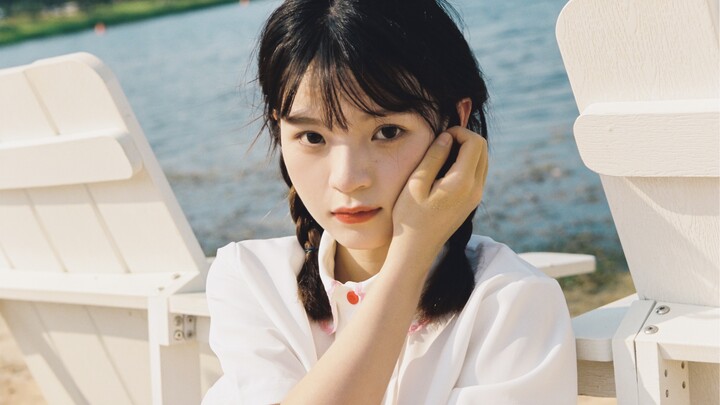 ช่างภาพคอยชี้แนะสาวน้อยน่ารักให้ชมท่าโพสถ่ายรูปต่างๆ ในกองถ่าย!