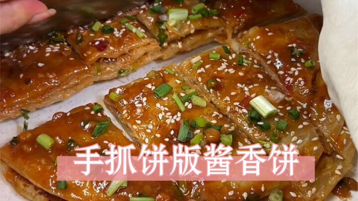 Making sauce-flavored pancakes with hand-rolled flatbread—this tastes *exactly* the same!