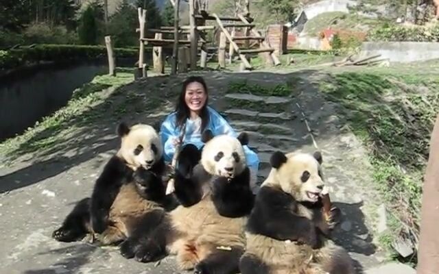 Haha, Ms. Nguyen’s first impression of Sijia was, “She’s pretty heavy!” ~~