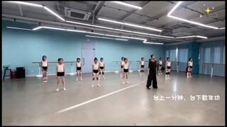 火爆外网的中国龟兔又赛跑舞蹈是这样练出来的，孩子们真不容易！