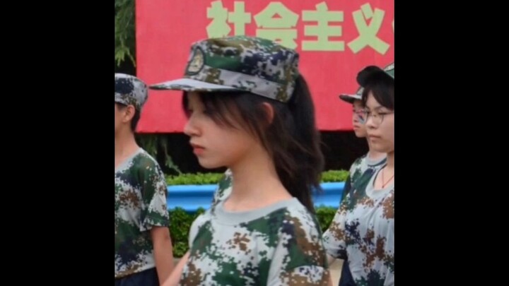 “Apakah ini rasanya cinta pertama?”