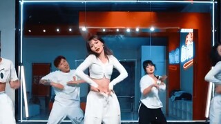 【CUBE Dance Studio】ทันทีที่เสียงบทนำดังขึ้น Crush ก็ปรากฏตัว #ท่าเต้นสุดตึงเครียด "Falling U"