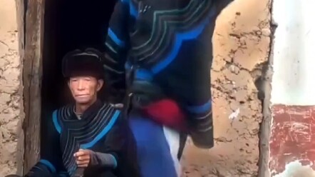 双脚踢破家徒四壁——小哈哈