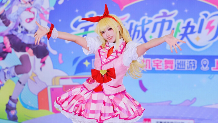 Xiao Mei yang penuh semangat menari sendirian untuk tiga lagu idol dalam satu kali.