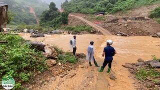 Lũ to về bản Chống Chơ đã bị cô lập - Thót tim cảnh Team vượt lũ để về nhà quá nguy hiểm