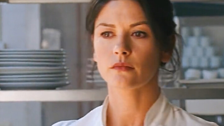 Koki wanita yang garang tak pernah mengizinkan pelanggan mengeluh makanannya tidak enak!