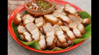 หมูสามชั้นทอดน้ำปลา หมูทอดหอมๆเสริฟพร้อมน้ำจิ้มแจ่ว ใครได้ลองติดใจแน่นอน