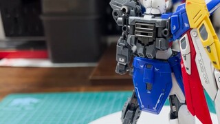Simple Glue Flow | How can a model of the RG Wing Gundam that is less than four times the size not b