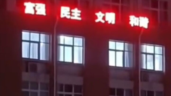 Pencuri yang mencuri masa muda orang tuaku ditakdirkan untuk mencuri masa mudaku juga.