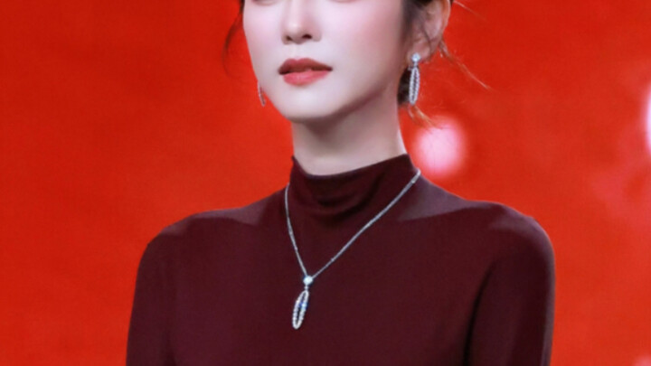 Hóa ra cô ấy mới ngoài 30 tuổi đã là chuyên gia cấp I hạng cao! Thảo nào khí chất đỉnh đến mức ngay 