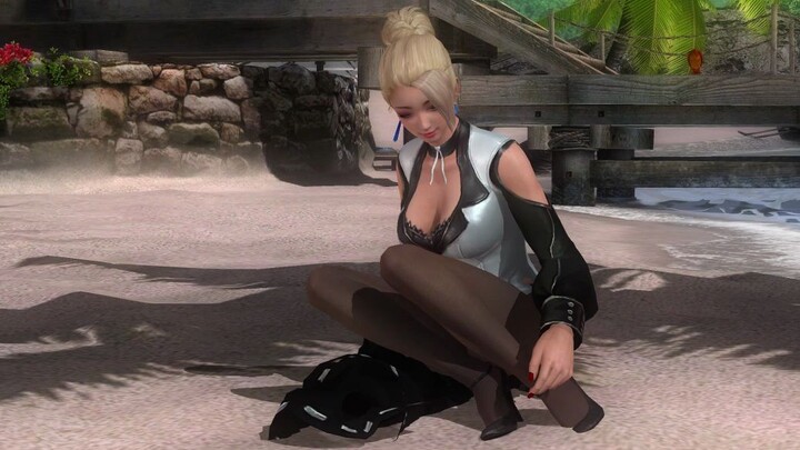 أين ذهب ماي تشو الذي لم يشارك في King of Fighters 15؟ بالضبط! إنه يستمتع بالماء على الشاطئ!