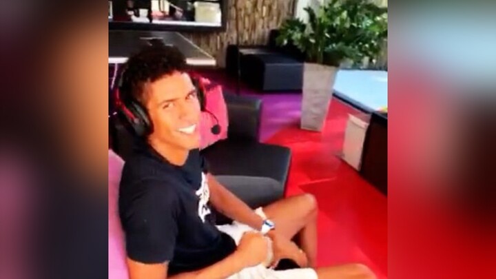 Even at home, I play to win 😈🎮 ⁣
⁣
PlayGamesStayConnected HyperXFamily