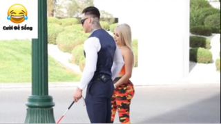 (Phần 4) Đụng Chạm Người Lạ Lúc Đi Thang Cuốn Và Cái Kết :) #Prank