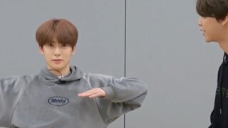 ฉันมาที่นี่เพื่อสอนคุณเต้นรำ Simon Says: ฉันได้ยกเลิกปาร์ตี้แชททั้งหมดแล้ว