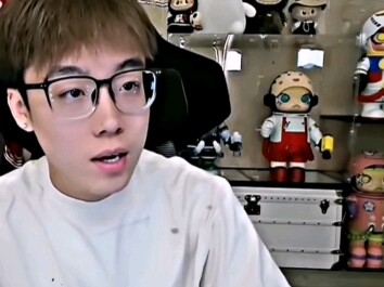 Adik boneka yang pakai masker muncul di siaran langsung Chen Ze!!!