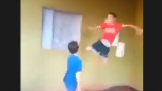 Tendangan ini mengandung sepuluh tahun latihanku, mampukah kamu menahannya? Saudaraku!!