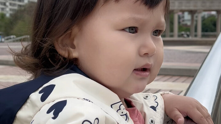 Apa bahasa yang diajarkan pada bayi campuran sehari-hari? Susah banget diseragamkan!