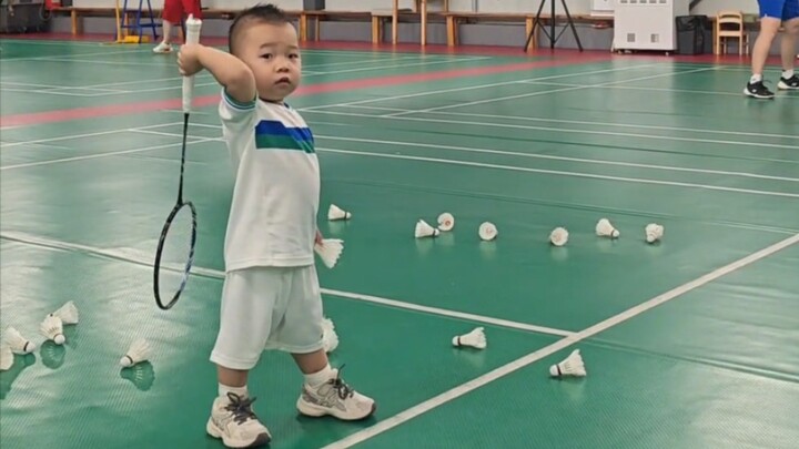 เอเดนกลับมาเล่นบอลอีกแล้ว คุณปู่เจิ้งช่วยป้อนบอลให้เติงเติง