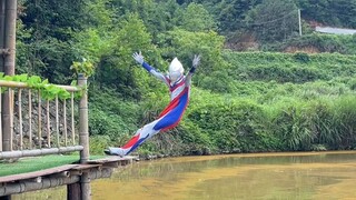 Ultraman phải trở về an toàn