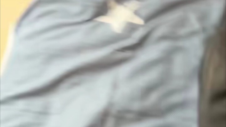 Gak nyangka musim dingin datang begitu cepat, tiba-tiba salju mulai turun di luar.