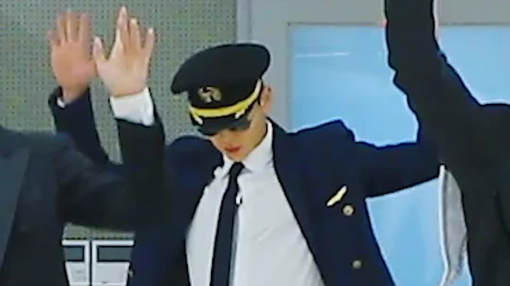 【SHOWNU】Versi berubah kostum di ruang latihan Love Killa fokus