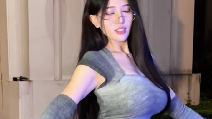 อย่างที่คาดไว้ คนที่ใส่แว่นจะเท่ที่สุด