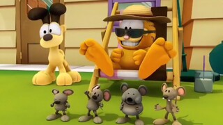 [Garfield] Fat Cat rescues mouse nest and is abused by stray cats? Fortunately, there is Mighty Mous
