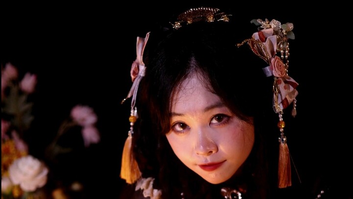 Ini nih gaya berpakaian ala lolita yang penuh aksi? Ada twist di akhir! Roknya dari Leopard Cat!