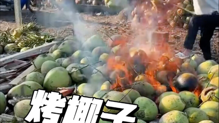 Kelapa yang gosong ternyata lebih enak? Cara makan yang terlihat aneh ini ternyata punya kiat tersen