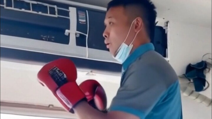 يا أستاذي، أنا في الحقيقة ملاكم.