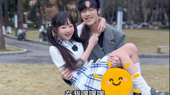 Cô gái sinh viên và chàng trai điển trai