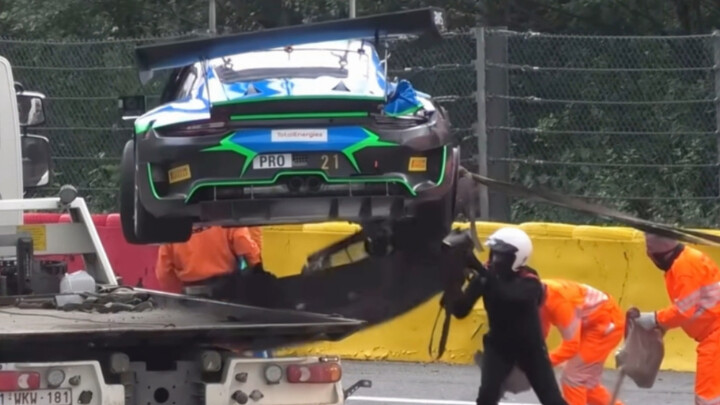 Phân tích vụ tai nạn nổi tiếng trên mạng: Đen đến mức uống nước cũng bị kẹt răng...