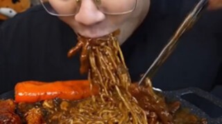 Five mukbang stars who "100% really eat"—the last one, we're not afraid he's faking it, but rather t