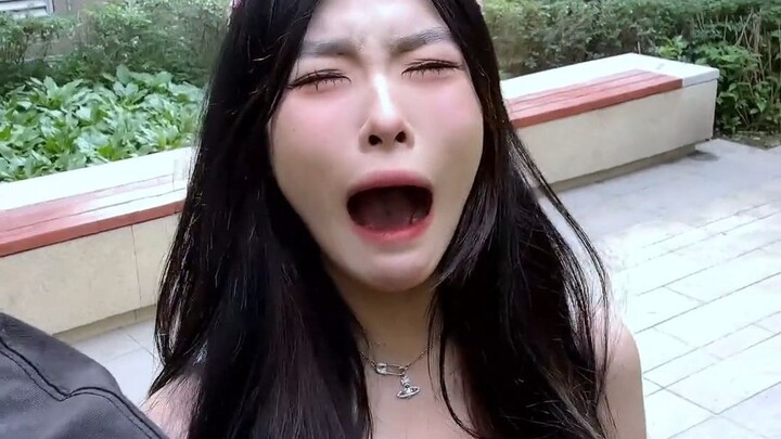 我老妹哭的时候鼻孔会动哈哈哈