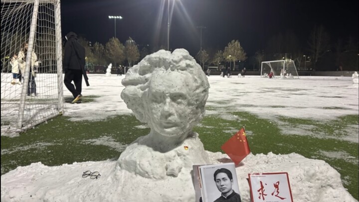 Other snowmen are nice, of course, but I really prefer him.