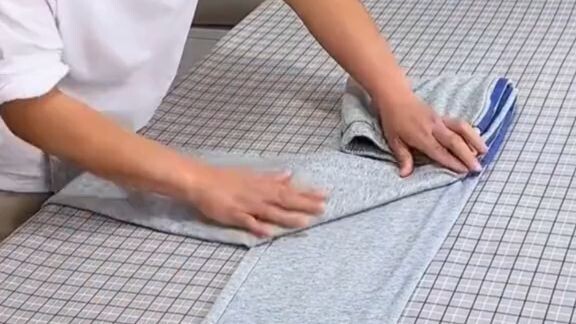 How to fold a clothes