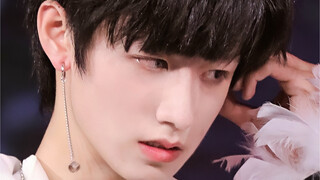 Seorang siswa SMA berusia 15 tahun membawakan lagu "Criminal" milik Taemin! Gila! Keren banget!