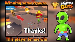 This Player Let me Win😆. Winning some crowns in Stumble Guys 👑