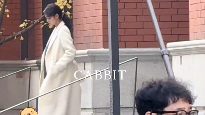 Serius nih, nggak ada yang atur soal siluet ala Thunder untuk busana wanita? Sampai artis perempuan 