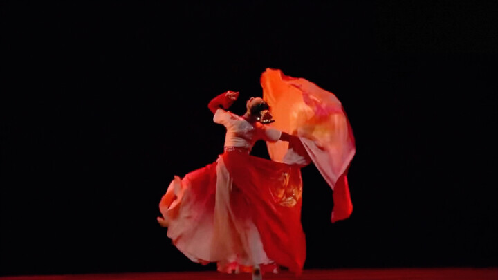 “一枝红艳露凝香，云雨巫山枉断肠” 剧目《红艳凝香》