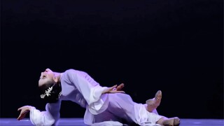 “昨夜雨疏风骤，浓睡不消残酒”