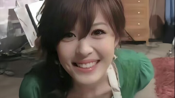 ผู้กำกับ นางเอกงี่เง่าจะแสดงยังไง? ผู้กำกับ: แค่เธอทำตัวสุภาพหน่อยก็พอแล้ว