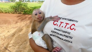 My gosh! Maki so scared outdoor hug mom tight lip-smacking seeing stranger people