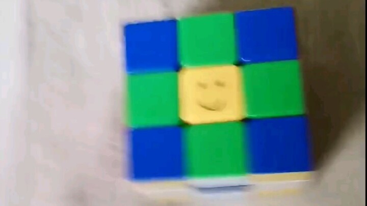 Typical rhythm game players solve a Rubik’s Cube (( ))