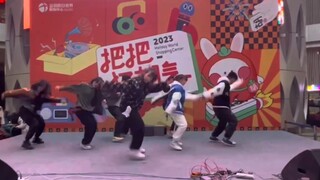 [Run BTS Roadshow] นักเรียนมัธยมปลายหมายเลข 1 จากกุ้ยหยาง โชว์คัฟเวอร์เพลง Run BTS Jin Dance Club 1.