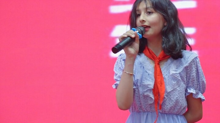 Pertunjukan seni "Hari Anak" di Kotapraja Nasional Nao Abati Tajik