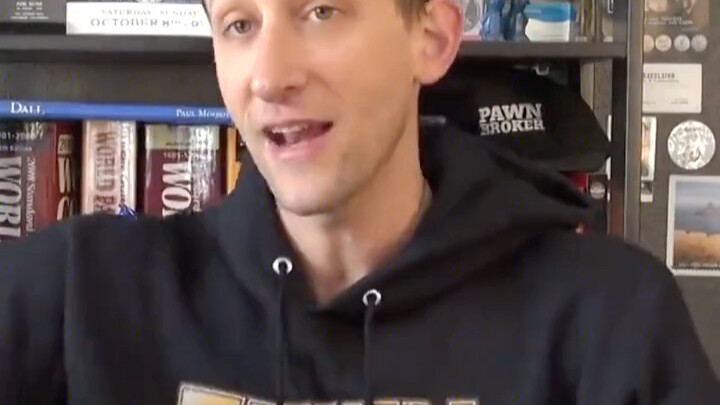 Ông chủ tiệm cầm đồ ở Mỹ cho biết đã nhận nhiều lời đe dọa giết, hiện anh ấy đã mặc áo chống đạn và 