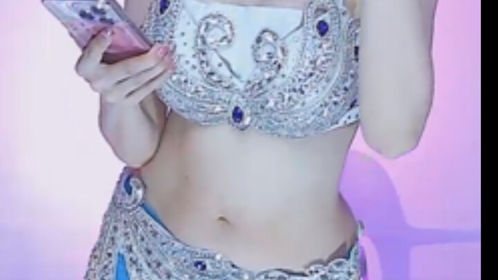 Thầy giáo chuẩn bị chuyển hướng sự nghiệp à? Hay là đã tìm được tình yêu đích thực rồi?